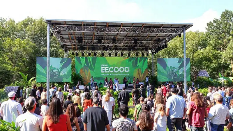 Escenario ecológico con tecnología y naturaleza integrada