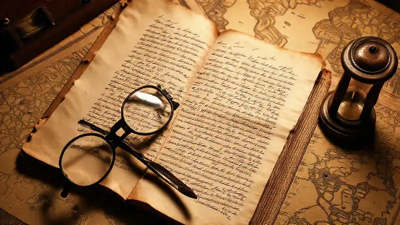 Documento antiguo y objetos de estudio