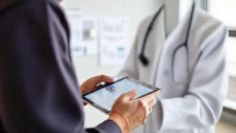 Interfaz médica moderna para profesionales en tecnología