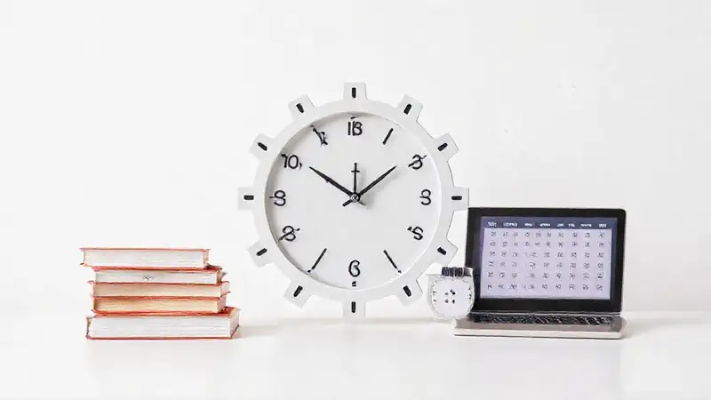 Relojes, libros, dispositivos, gestión del tiempo