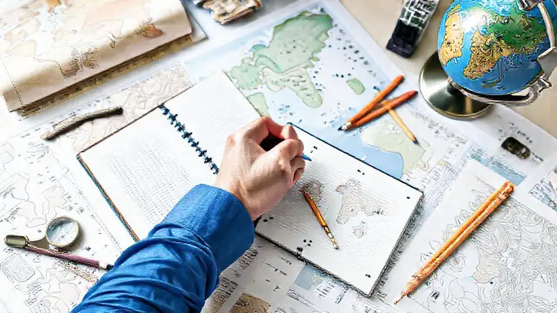 Materiales educativos y herramientas para mapas y estudios